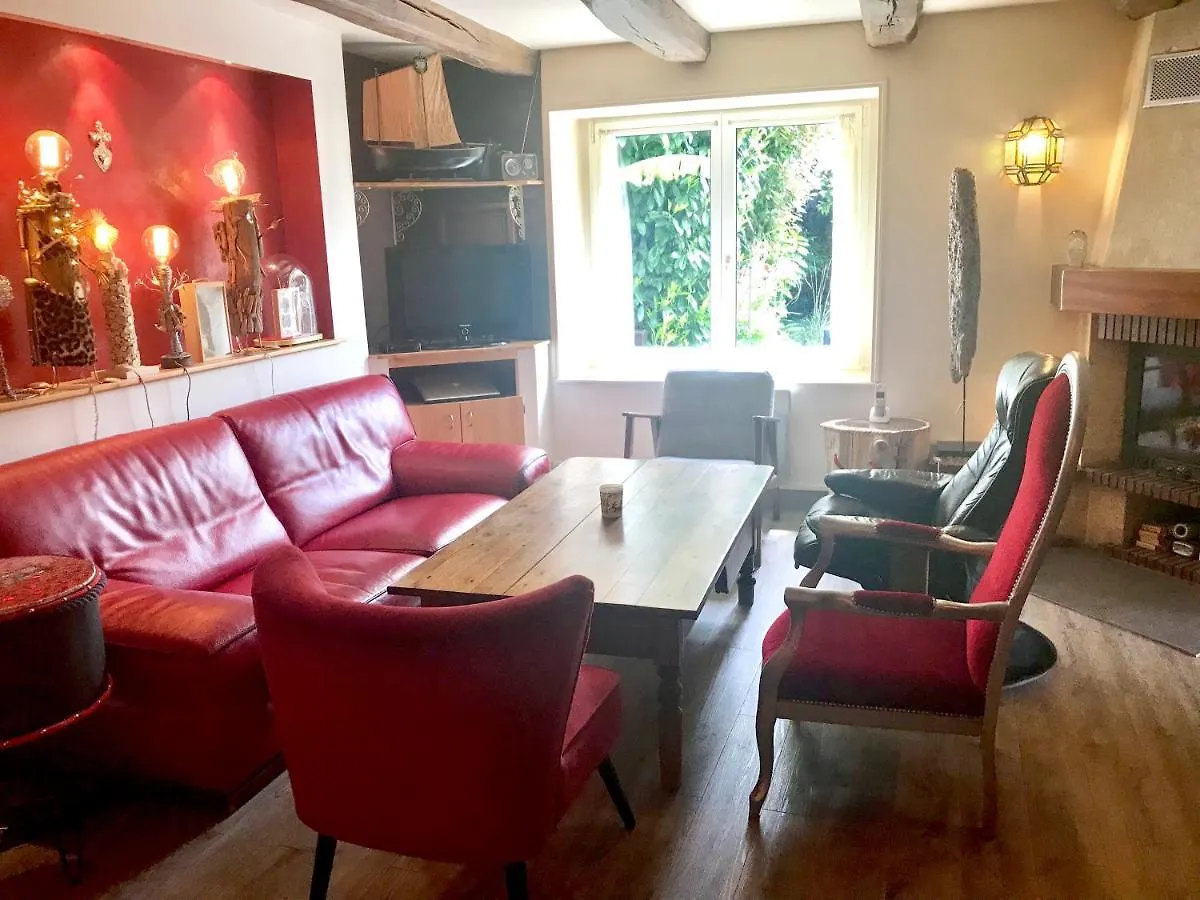 200 M De La Mer Bed & Breakfast Arradon 2*,  France